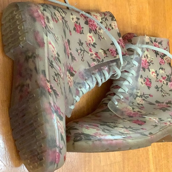 VIA VENETO Floral fashion rubber jelly rain boots Women’s 9 Combat boot. Lace up - Picture 2 of 4